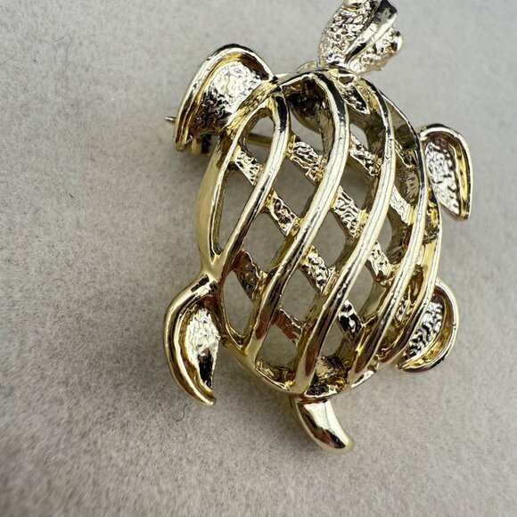 Gerrys Vintage Gold-Tone Openwork Turtle Pin Brooch Animal Jewelry - Picture 2 of 5